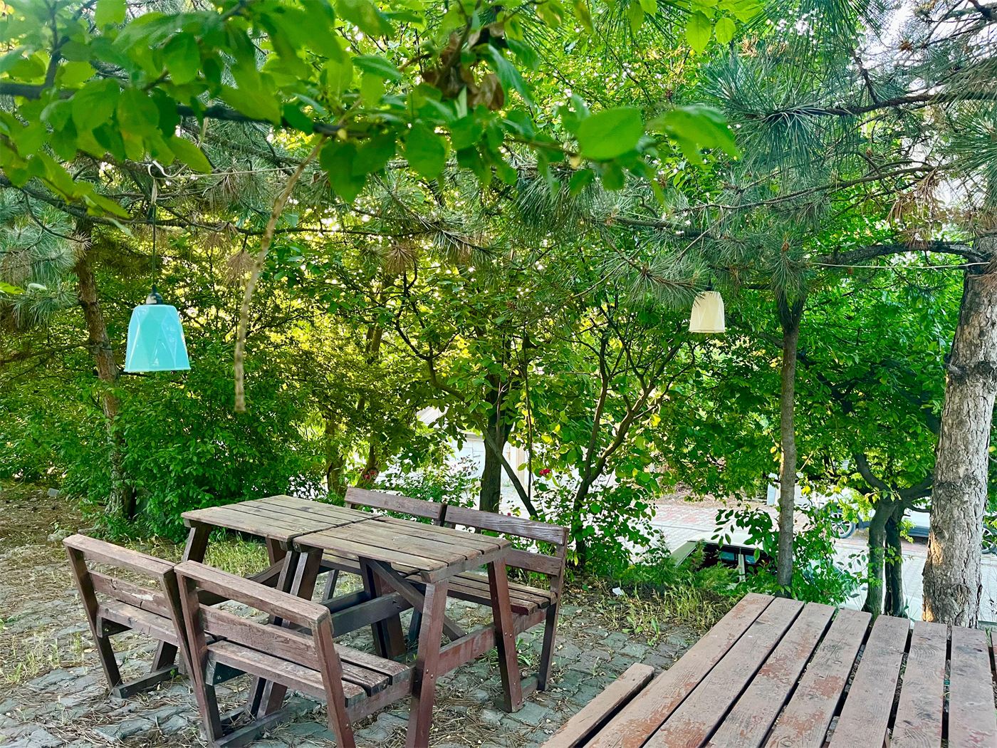 Otel girişindeki dinlenme alanı
